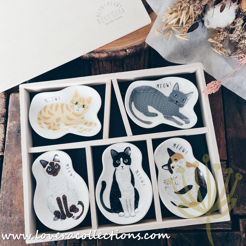Meow Meow Neko Cat Japan Set of 5 Small Dishes with Wooden Box